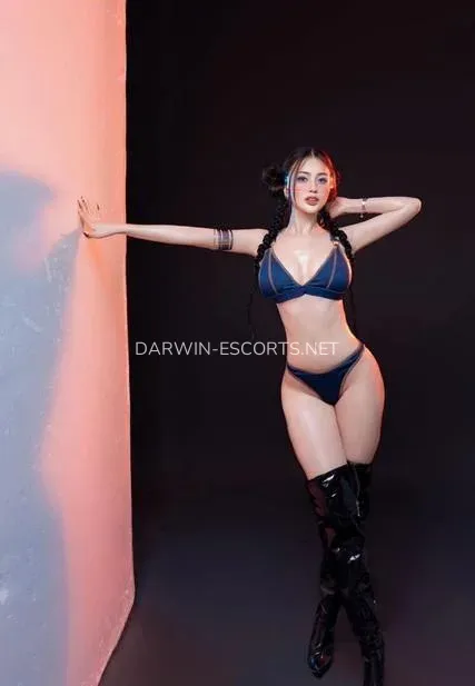 Darwin escorts Gabriela — 5