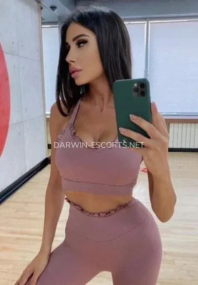 Darwin escorts Frida — 4