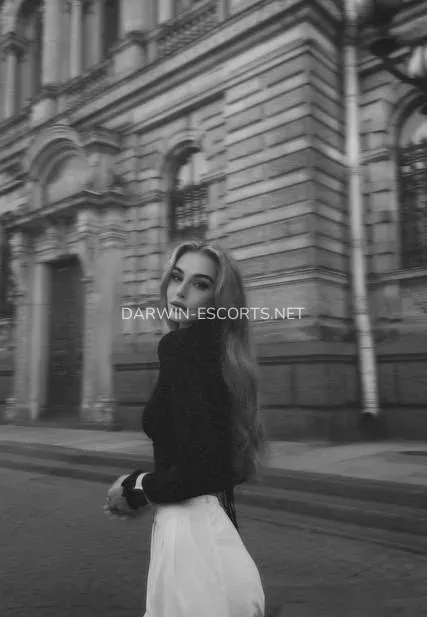 Darwin escorts Klara — 5