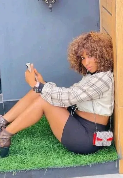 Darwin escorts Mallory — 1