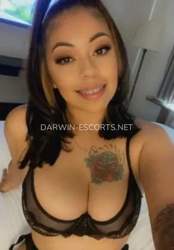 Darwin escorts Emilia — 3