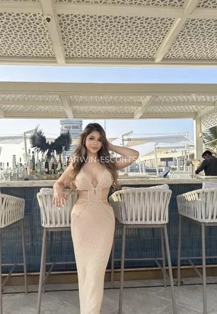 Darwin escorts Annabelle — 3