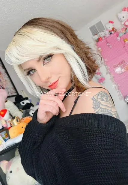 Darwin escorts Ashlyn — 4