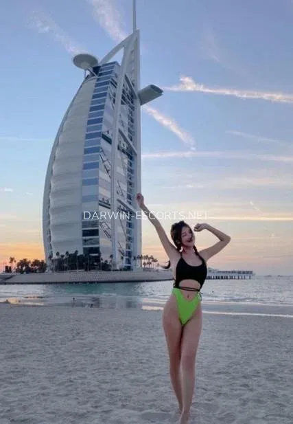 Darwin escorts Margareta — 1
