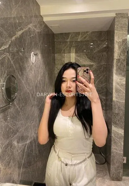 Darwin escorts Jenny — 4