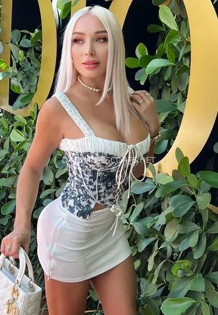 Darwin escorts Louise — 3