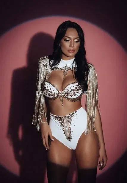 Darwin escorts Gabriella — 4