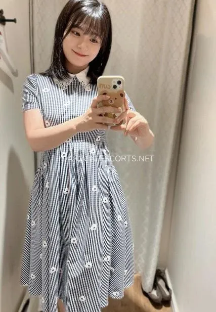 Darwin escorts Katie — 4