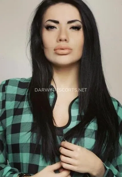 Darwin escorts Lindsay — 10