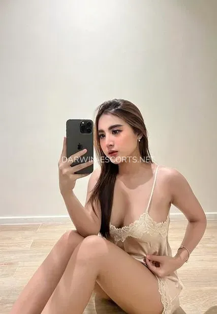 Darwin escorts Camryn — 1