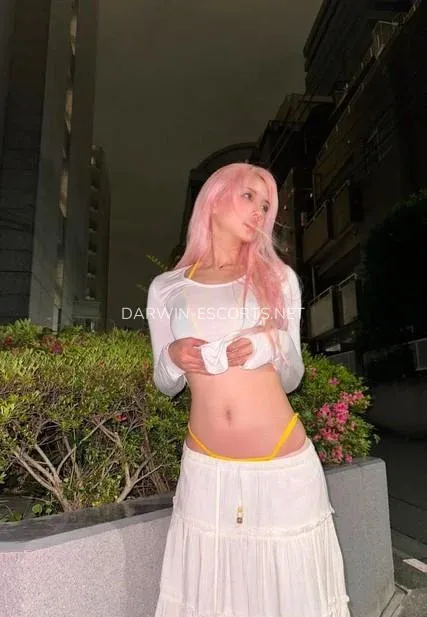 Darwin escorts Lena — 3