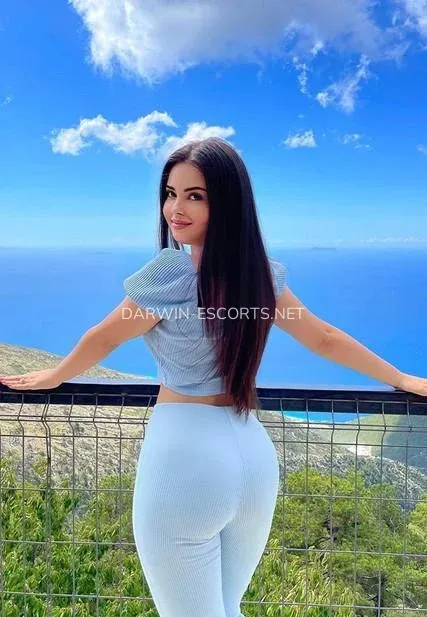Darwin escorts Ellinor — 3