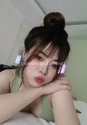 Darwin escorts Ellen — 1