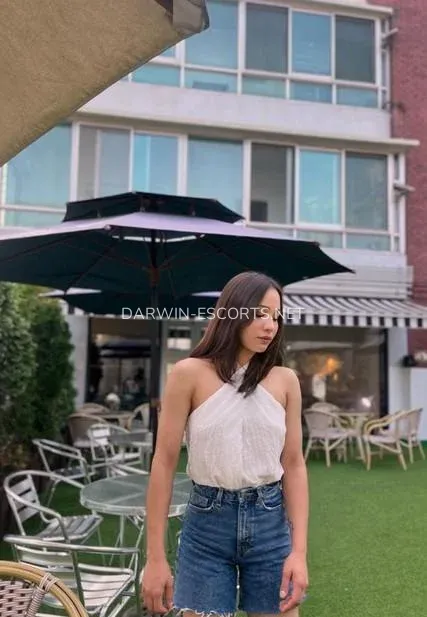 Darwin escorts Almudena — 3