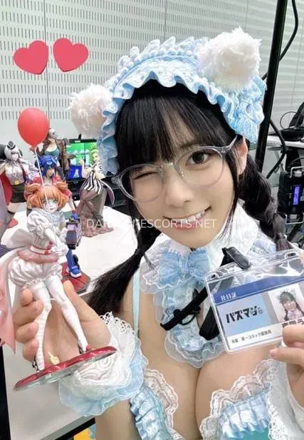 Darwin escorts Lena — 7