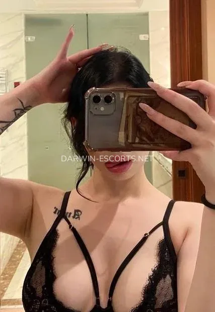 Darwin escorts Amy — 4