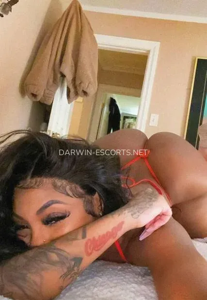 Darwin escorts Anette — 10