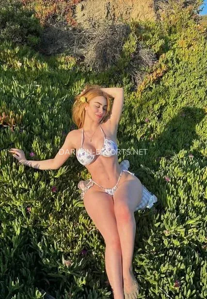 Darwin escorts Ariana — 1