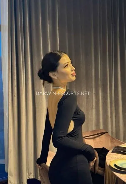 Darwin escorts Sadie — 2