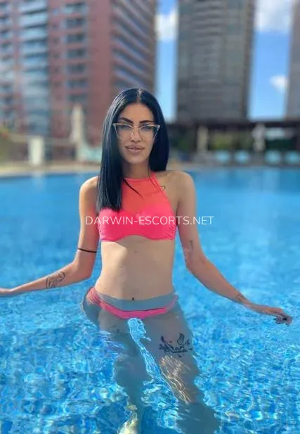 Darwin escorts Annika — 1