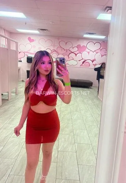 Darwin escorts Emilia — 3