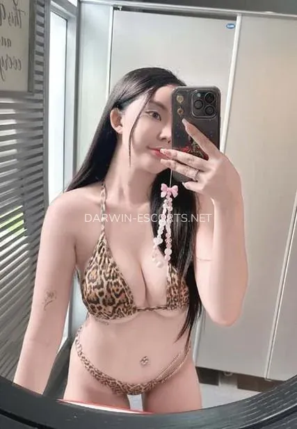 Darwin escorts Sophie — 6