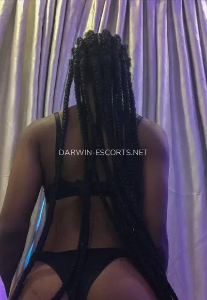 Darwin escorts Alondra — 3