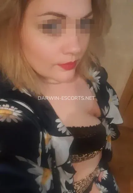 Darwin escorts Ellinor — 7