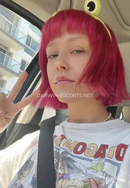 Darwin escorts Alexia — 4