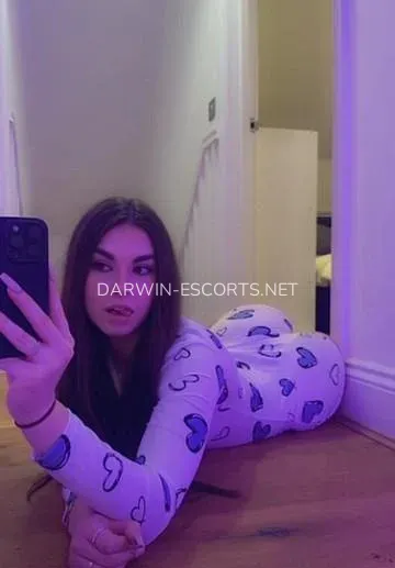Darwin escorts Ellinor — 1