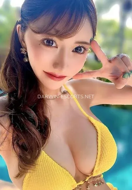 Darwin escorts Pia — 3