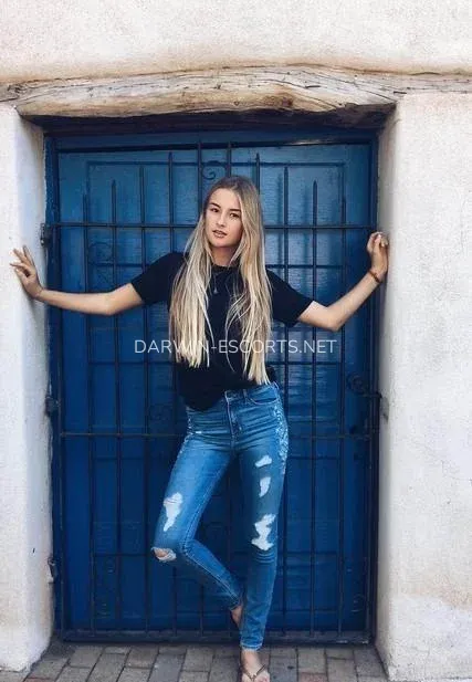 Darwin escorts Simona — 4
