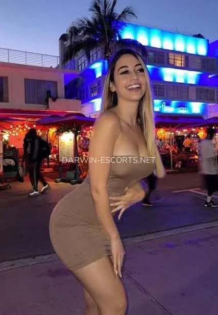 Darwin escorts Cynthia — 3