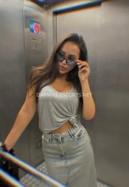 Darwin escorts Isabelle — 2