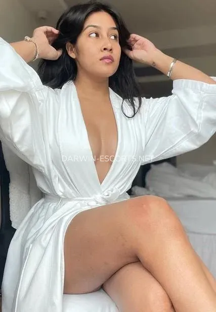 Darwin escorts Alexia — 6