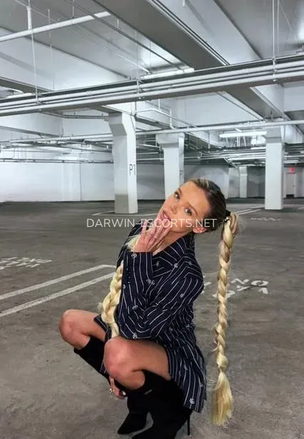 Darwin escorts Lovisa — 3