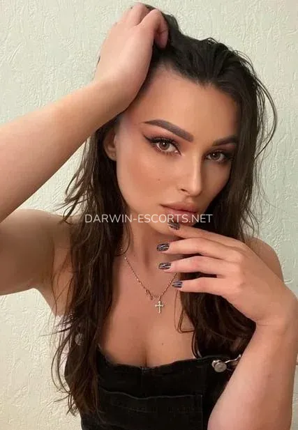 Darwin escorts Arianna — 7