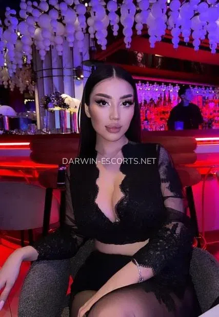 Darwin escorts Emilia — 7