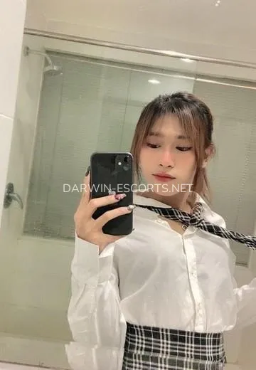 Darwin escorts Märta — 2