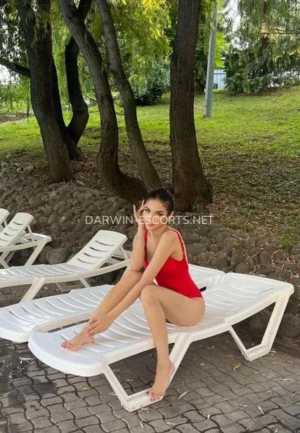 Darwin escorts Elisabeth — 1