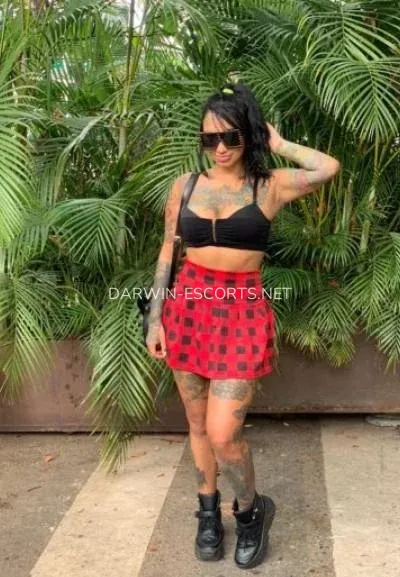 Darwin escorts Katarina — 5