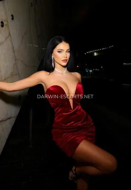 Darwin escorts Tecla — 3