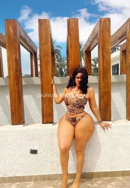 Darwin escorts Amarinda — 1