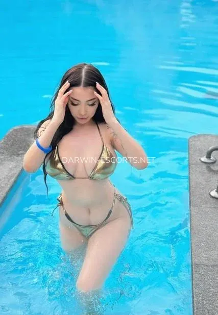 Darwin escorts Emilia — 6
