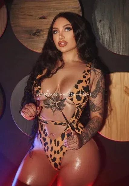 Darwin escorts Amalia — 6