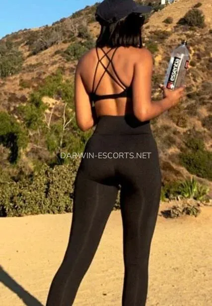 Darwin escorts Gudula — 7