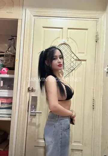 Darwin escorts Emma — 4
