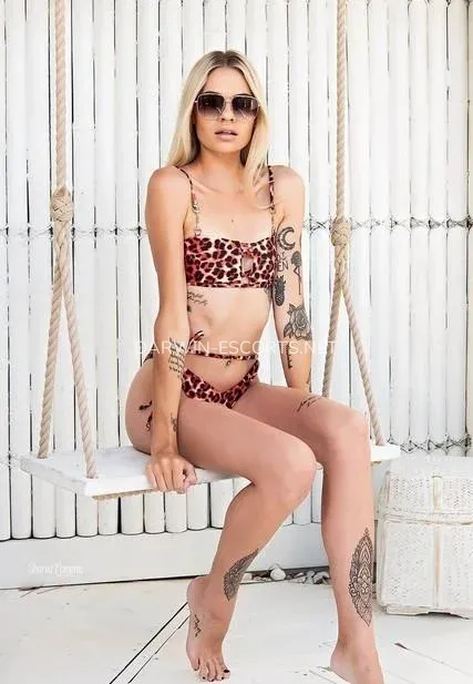 Darwin escorts Marie — 4