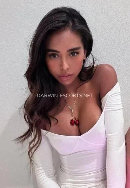 Darwin escorts Juliana — 7