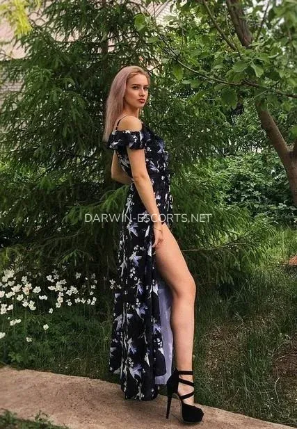 Darwin escorts Hanna — 8